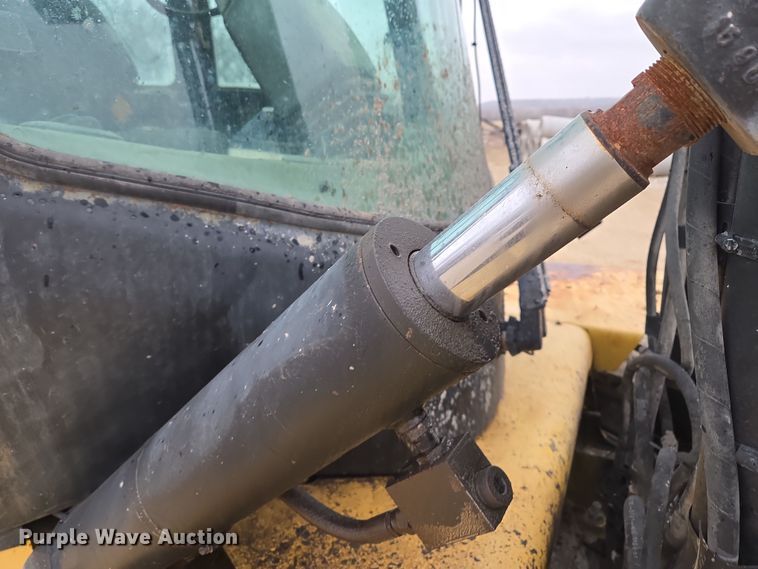 image for item EQ6877 2006 Hyster H210HD forklift