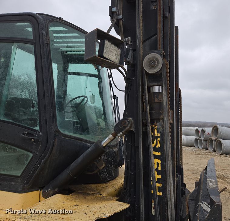 image for item EQ6877 2006 Hyster H210HD forklift