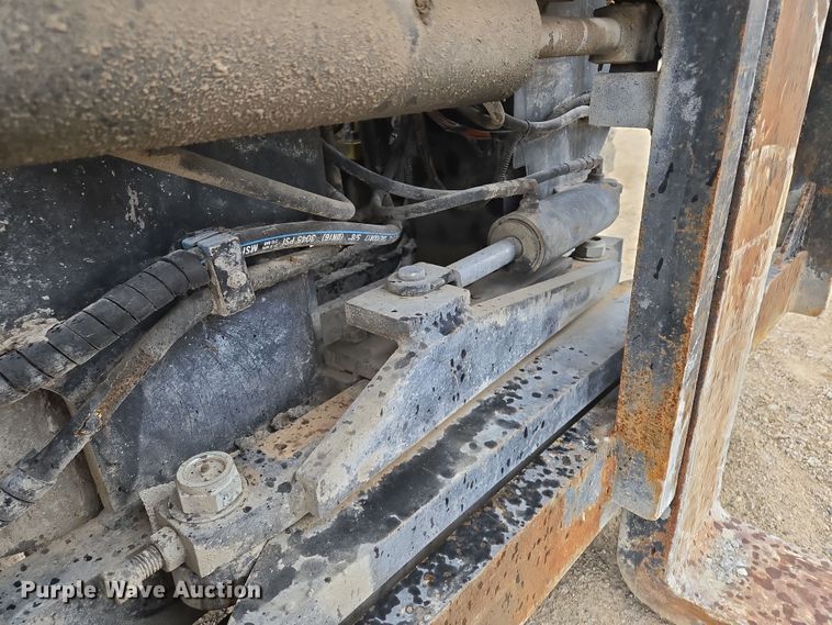 image for item EQ6877 2006 Hyster H210HD forklift