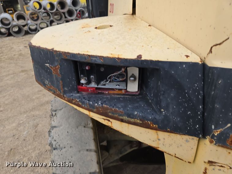 image for item EQ6877 2006 Hyster H210HD forklift