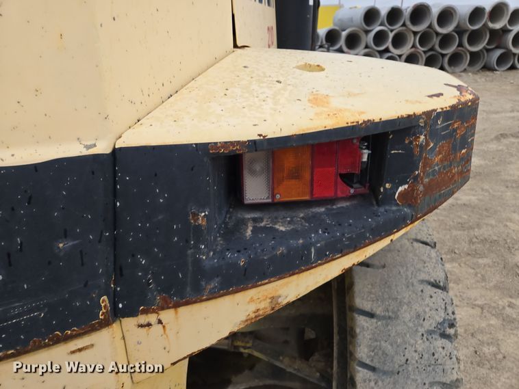 image for item EQ6877 2006 Hyster H210HD forklift