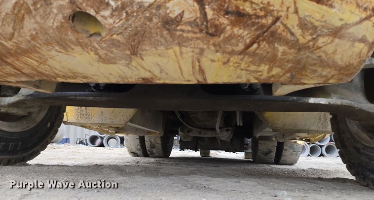 image for item EQ6877 2006 Hyster H210HD forklift