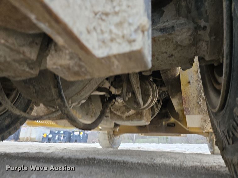 image for item EQ6877 2006 Hyster H210HD forklift