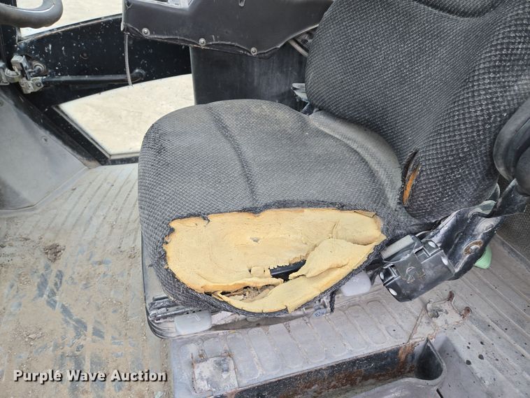 image for item EQ6877 2006 Hyster H210HD forklift