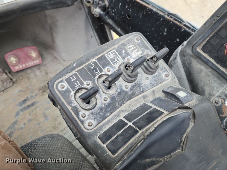 image for item EQ6877 2006 Hyster H210HD forklift