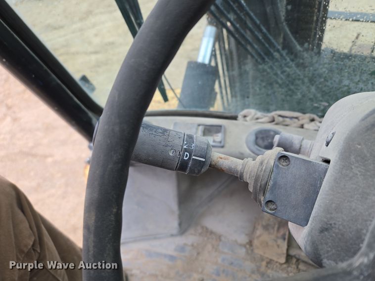 image for item EQ6877 2006 Hyster H210HD forklift