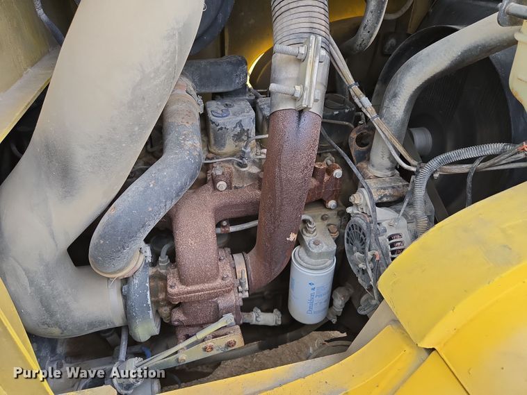 image for item EQ6877 2006 Hyster H210HD forklift