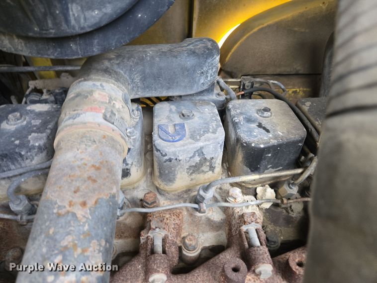 image for item EQ6877 2006 Hyster H210HD forklift