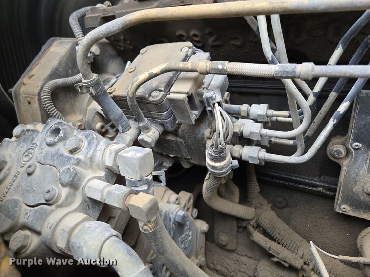 image for item EQ6877 2006 Hyster H210HD forklift