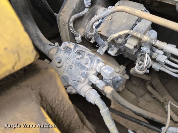 image for item EQ6877 2006 Hyster H210HD forklift