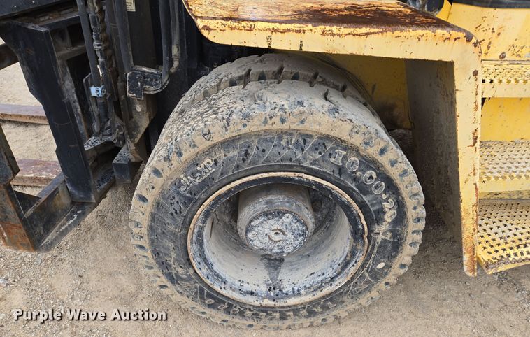 image for item EQ6877 2006 Hyster H210HD forklift