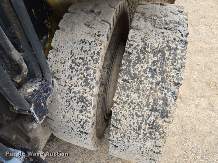 image for item EQ6877 2006 Hyster H210HD forklift