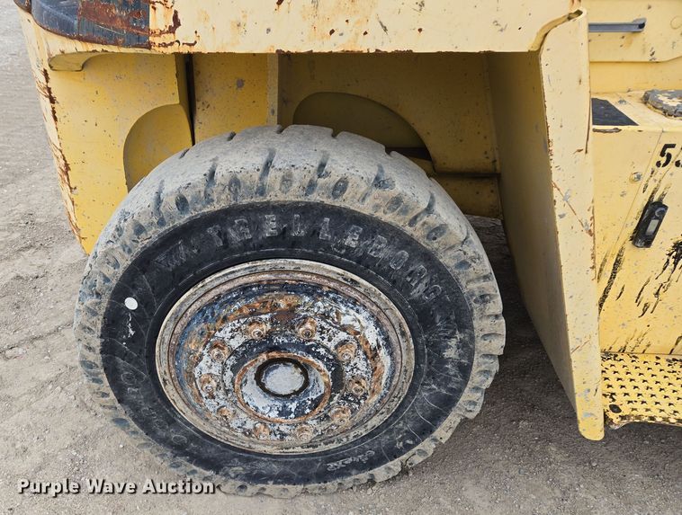 image for item EQ6877 2006 Hyster H210HD forklift