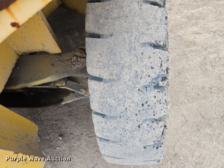 image for item EQ6877 2006 Hyster H210HD forklift