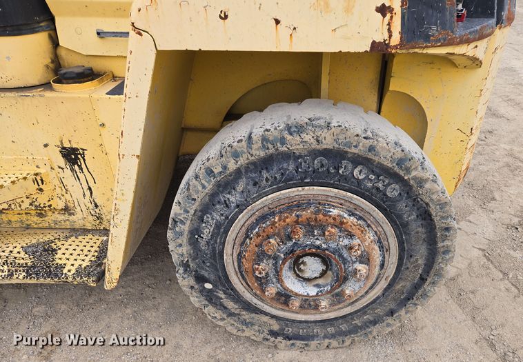 image for item EQ6877 2006 Hyster H210HD forklift