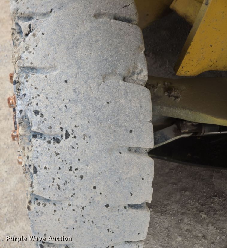 image for item EQ6877 2006 Hyster H210HD forklift