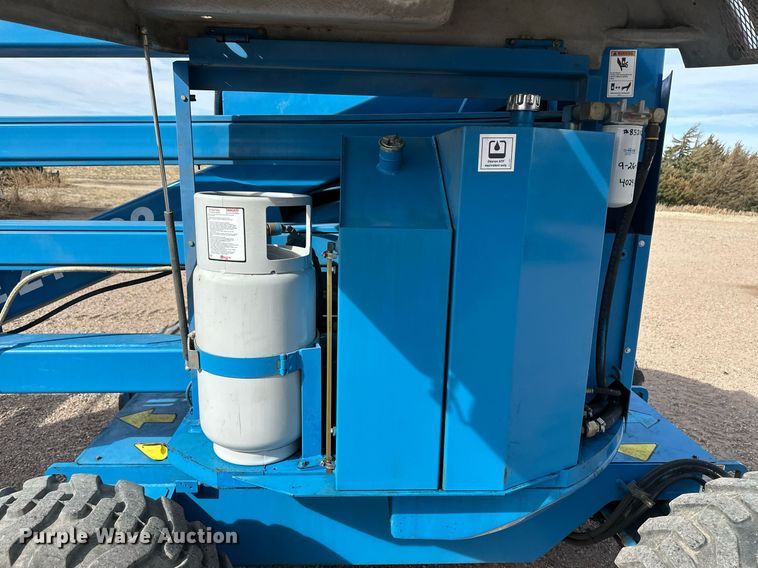 image for item ER8920 1999 Genie Z45/22 boom lift