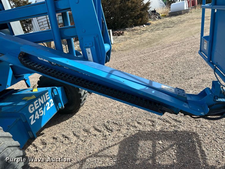 image for item ER8920 1999 Genie Z45/22 boom lift
