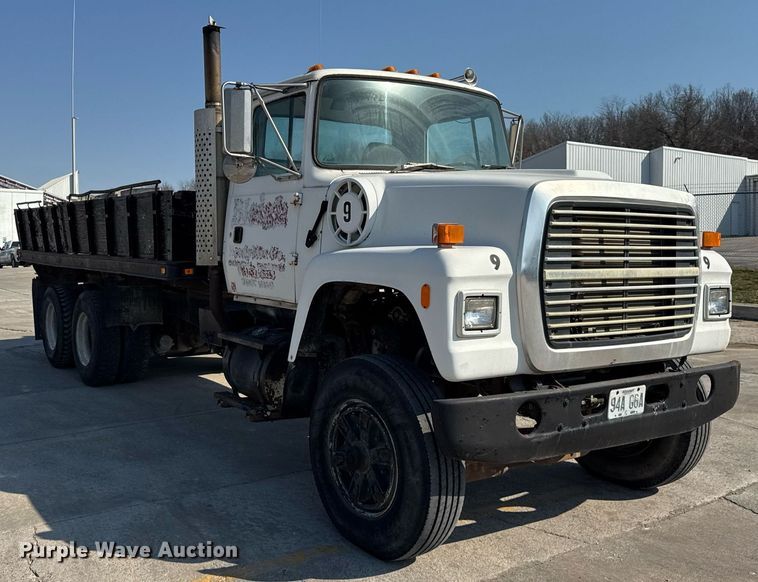 image for item LD9376 1997 Ford LT8000 dump flatbed truck