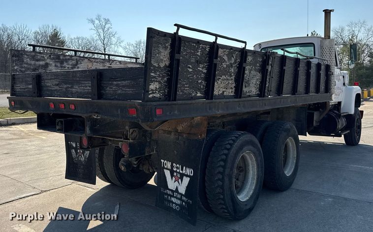 image for item LD9376 1997 Ford LT8000 dump flatbed truck