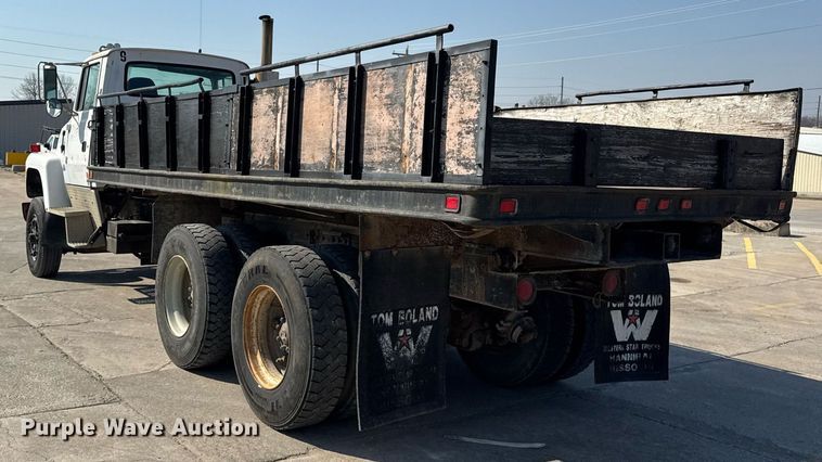 image for item LD9376 1997 Ford LT8000 dump flatbed truck