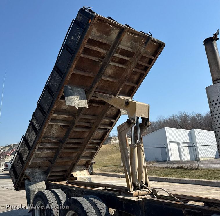 image for item LD9376 1997 Ford LT8000 dump flatbed truck