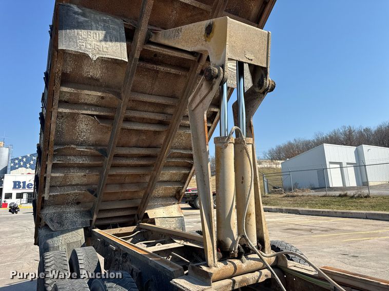 image for item LD9376 1997 Ford LT8000 dump flatbed truck