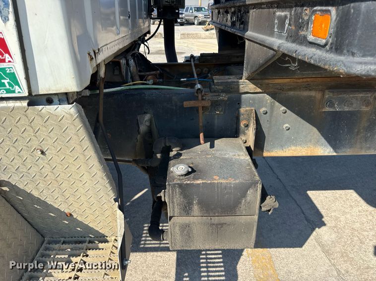 image for item LD9376 1997 Ford LT8000 dump flatbed truck