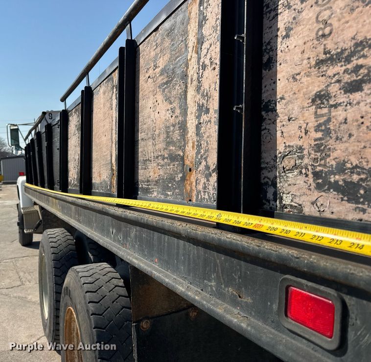 image for item LD9376 1997 Ford LT8000 dump flatbed truck