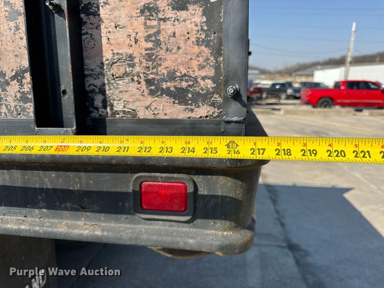 image for item LD9376 1997 Ford LT8000 dump flatbed truck