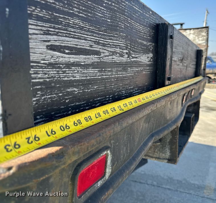 image for item LD9376 1997 Ford LT8000 dump flatbed truck