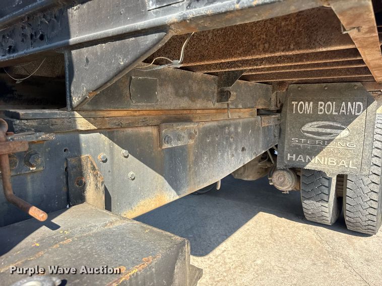 image for item LD9376 1997 Ford LT8000 dump flatbed truck