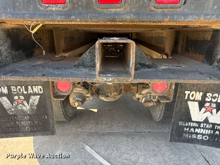 image for item LD9376 1997 Ford LT8000 dump flatbed truck