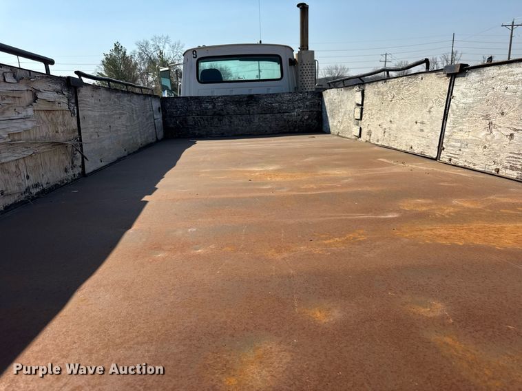 image for item LD9376 1997 Ford LT8000 dump flatbed truck