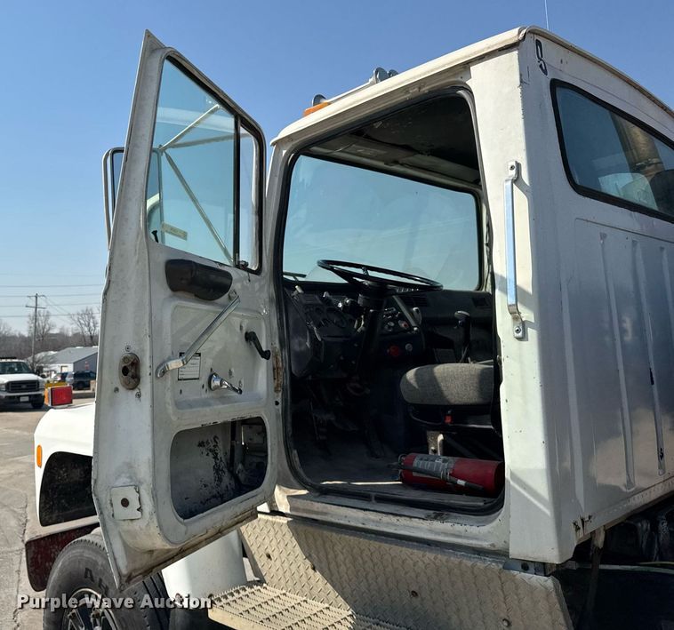 image for item LD9376 1997 Ford LT8000 dump flatbed truck