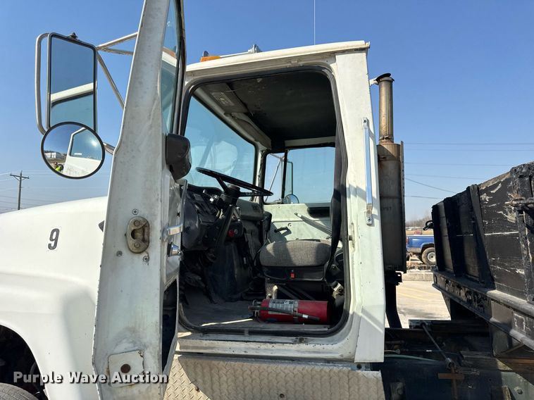 image for item LD9376 1997 Ford LT8000 dump flatbed truck