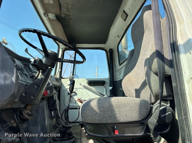 image for item LD9376 1997 Ford LT8000 dump flatbed truck