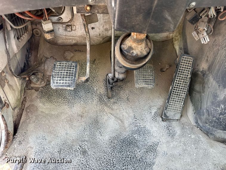 image for item LD9376 1997 Ford LT8000 dump flatbed truck