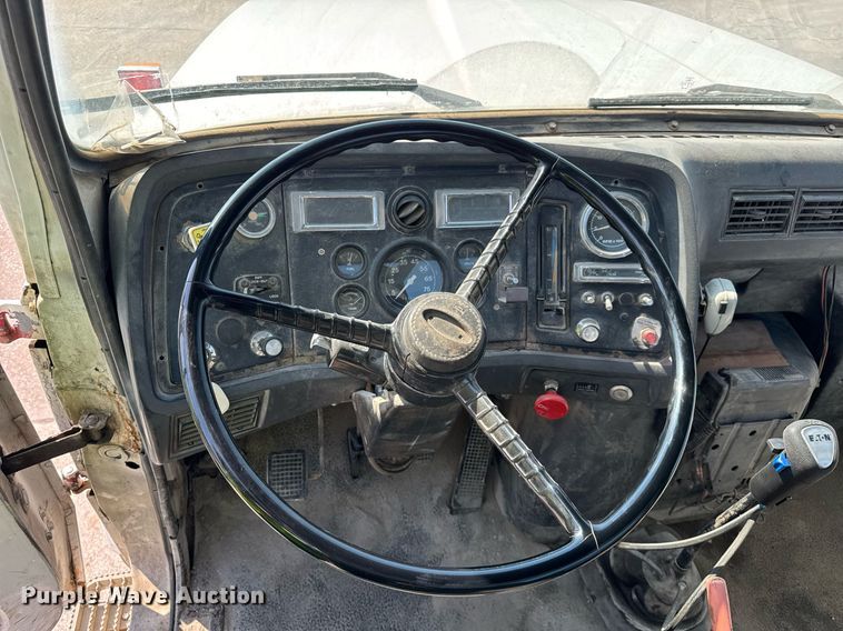 image for item LD9376 1997 Ford LT8000 dump flatbed truck