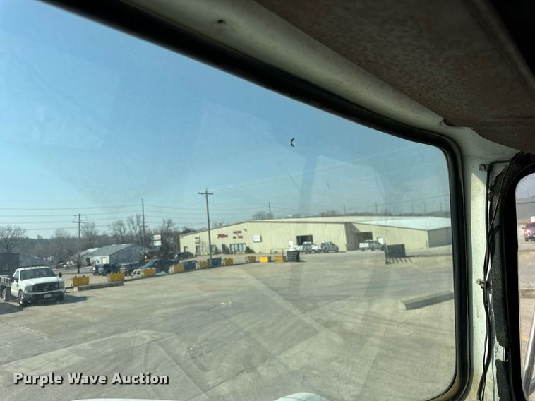 image for item LD9376 1997 Ford LT8000 dump flatbed truck