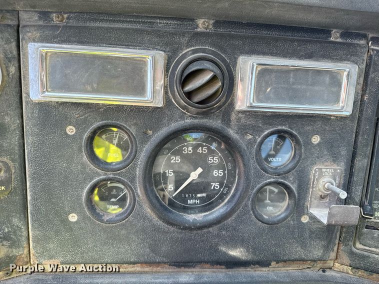 image for item LD9376 1997 Ford LT8000 dump flatbed truck