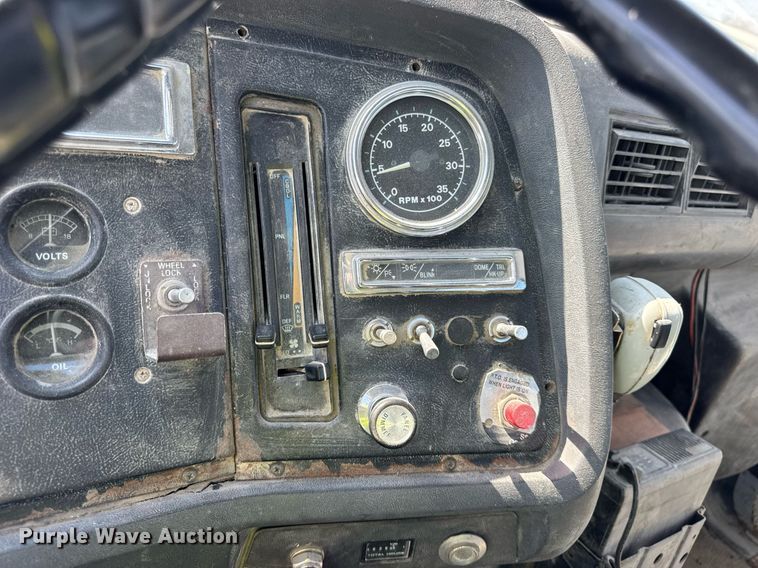 image for item LD9376 1997 Ford LT8000 dump flatbed truck