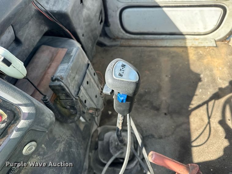 image for item LD9376 1997 Ford LT8000 dump flatbed truck