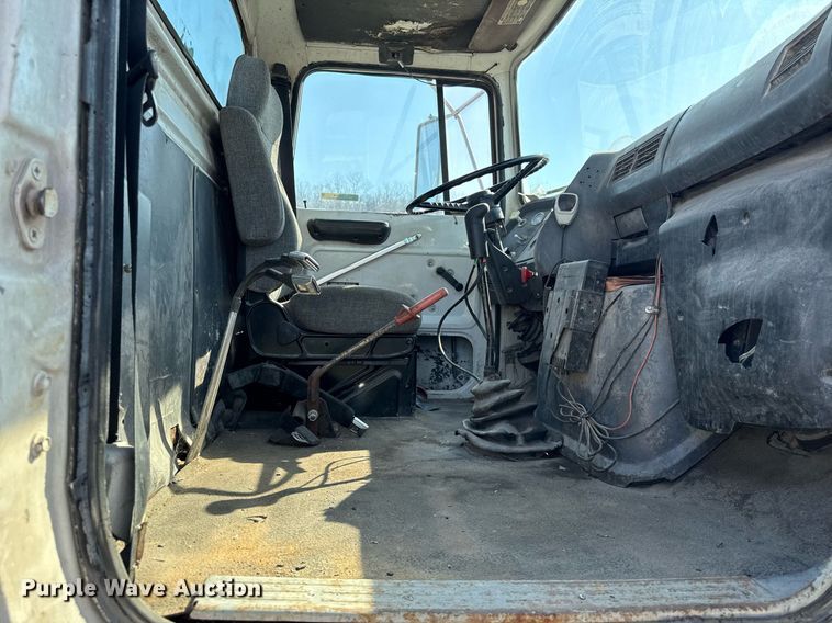 image for item LD9376 1997 Ford LT8000 dump flatbed truck