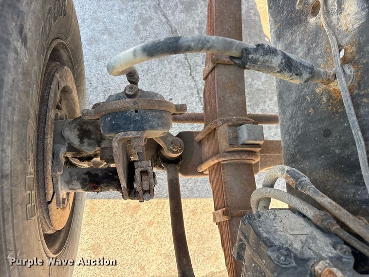 image for item LD9376 1997 Ford LT8000 dump flatbed truck