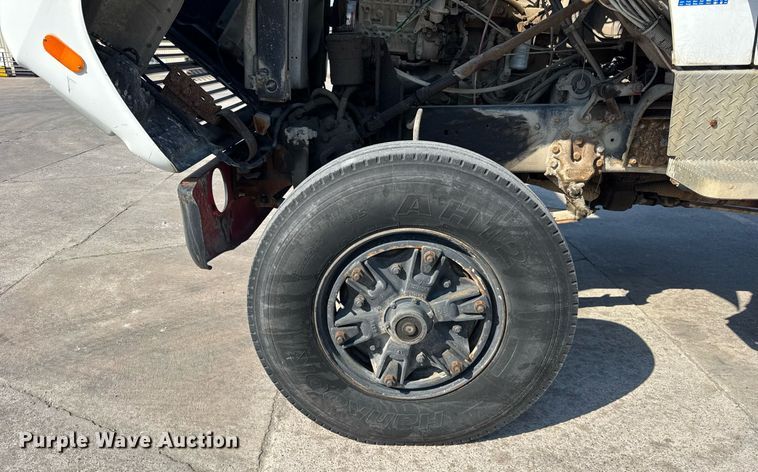 image for item LD9376 1997 Ford LT8000 dump flatbed truck