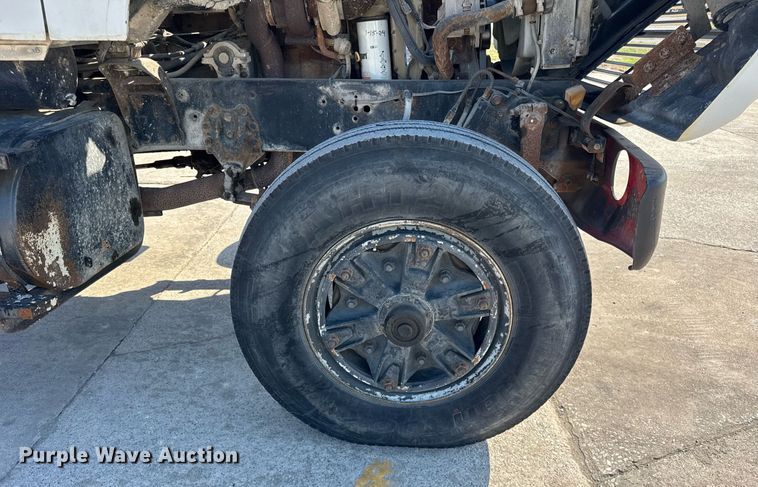 image for item LD9376 1997 Ford LT8000 dump flatbed truck