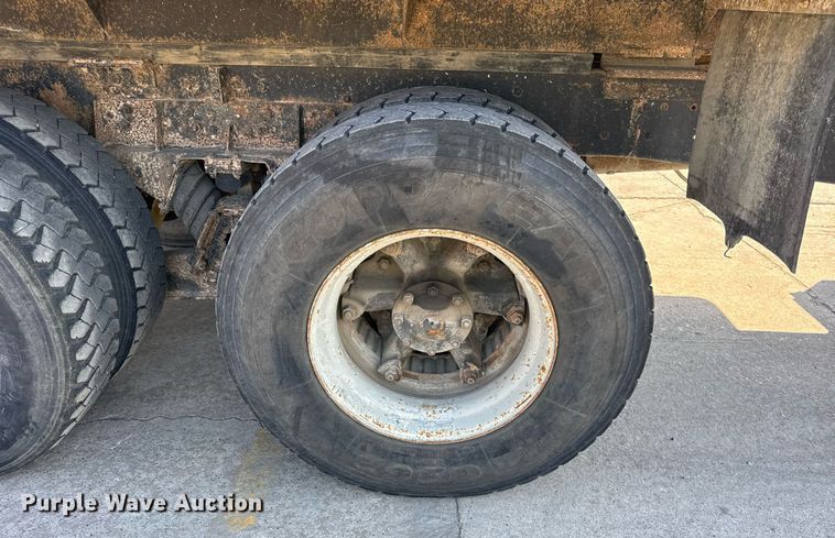 image for item LD9376 1997 Ford LT8000 dump flatbed truck