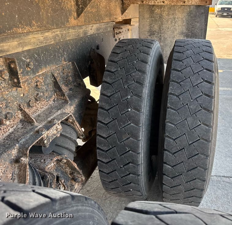 image for item LD9376 1997 Ford LT8000 dump flatbed truck