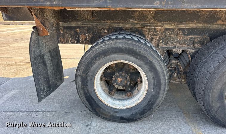 image for item LD9376 1997 Ford LT8000 dump flatbed truck